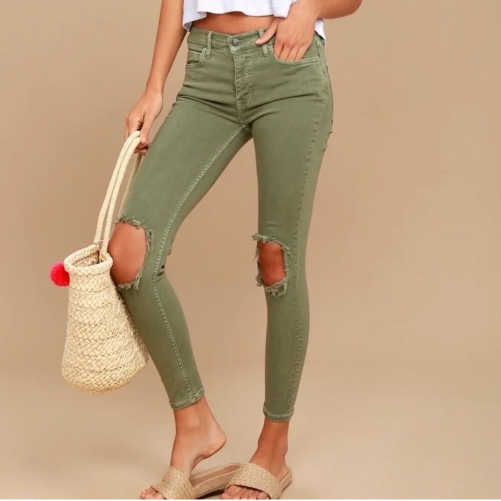 FREE PEOPLE green denim jeans with knee rips
